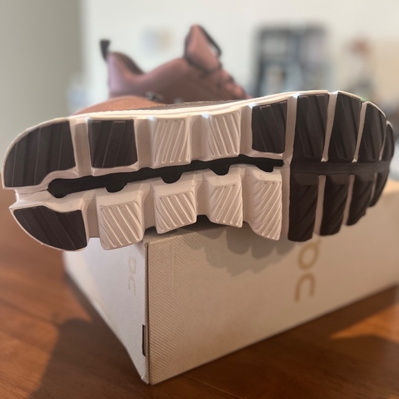 ON Womens Cloud Hi Waterproof 1 Sneake Size 9.5 - Picture 4 of 12